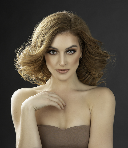 Full Model Retouch in Photoshop 